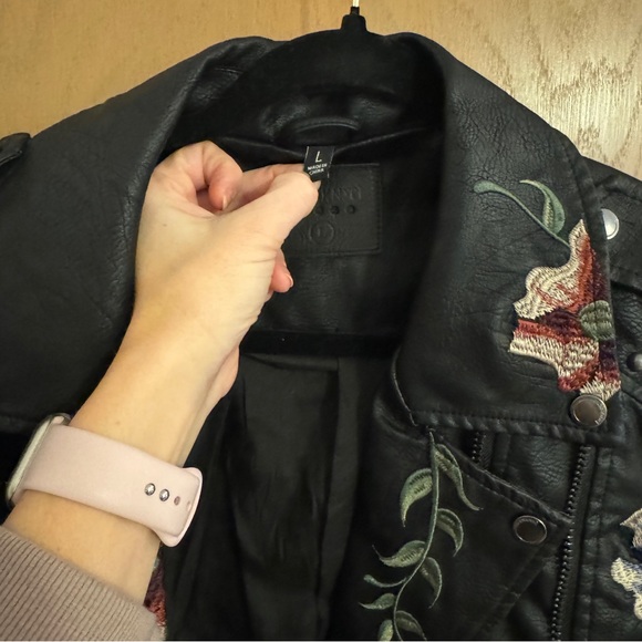 BLANKNYC Black Moto Vegan Leather Jacket - Floral Embroidery - size large - Picture 10 of 11